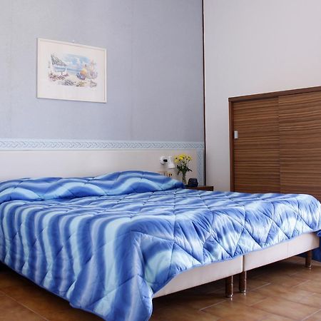 איסולה דלה פמינה Hotel Eufemia מראה חיצוני תמונה
