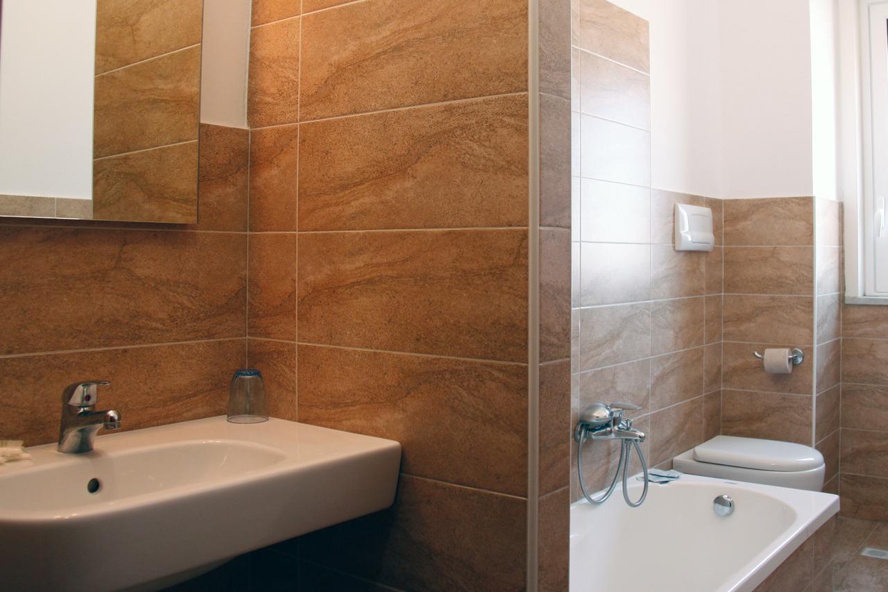 איסולה דלה פמינה Hotel Eufemia מראה חיצוני תמונה