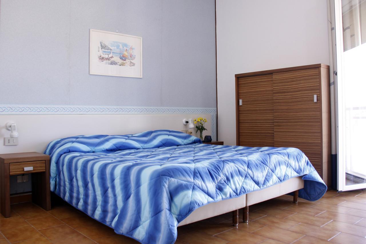 איסולה דלה פמינה Hotel Eufemia מראה חיצוני תמונה